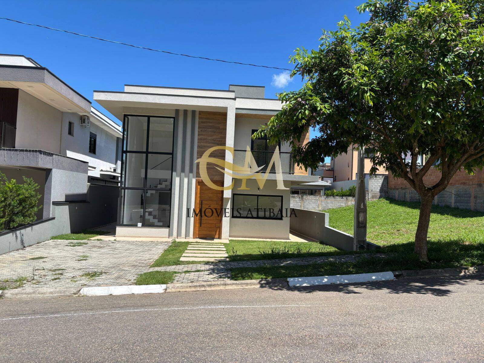 Casa à venda com 3 quartos, 300m² - Foto 2