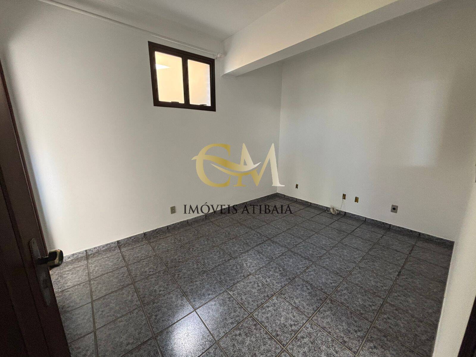Casa para alugar com 5 quartos, 327m² - Foto 32