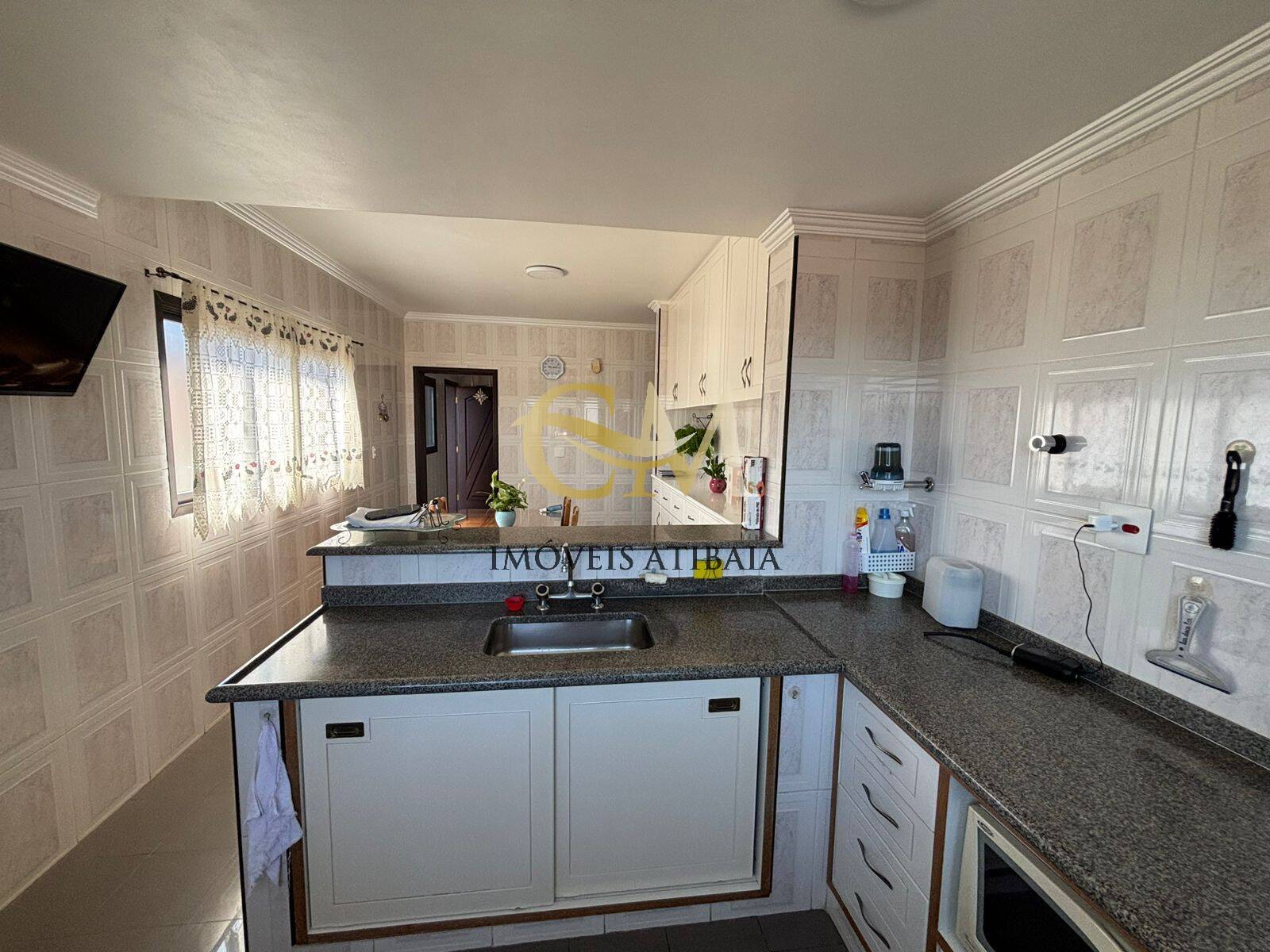 Casa para alugar com 5 quartos, 327m² - Foto 14