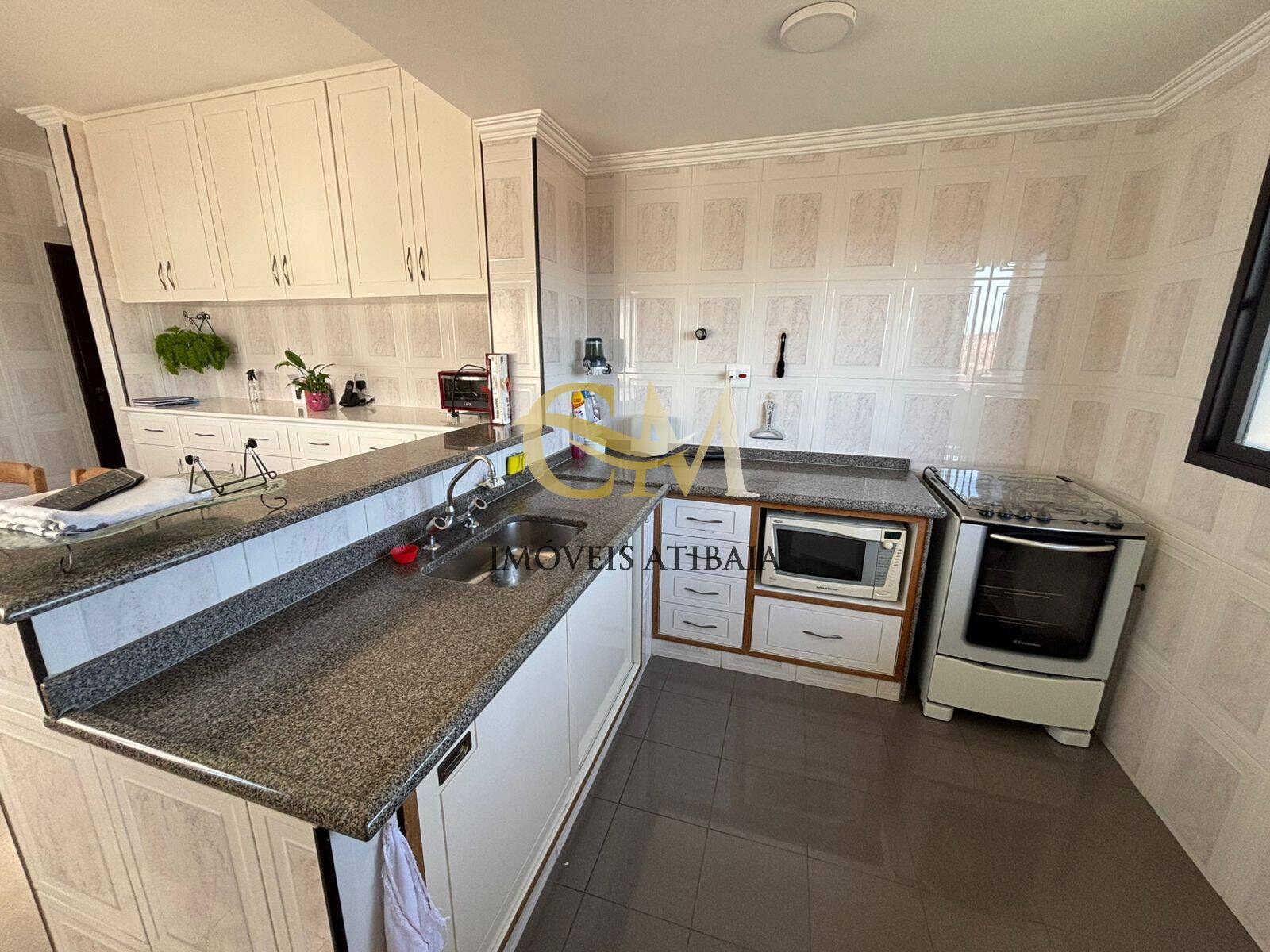 Casa para alugar com 5 quartos, 327m² - Foto 13