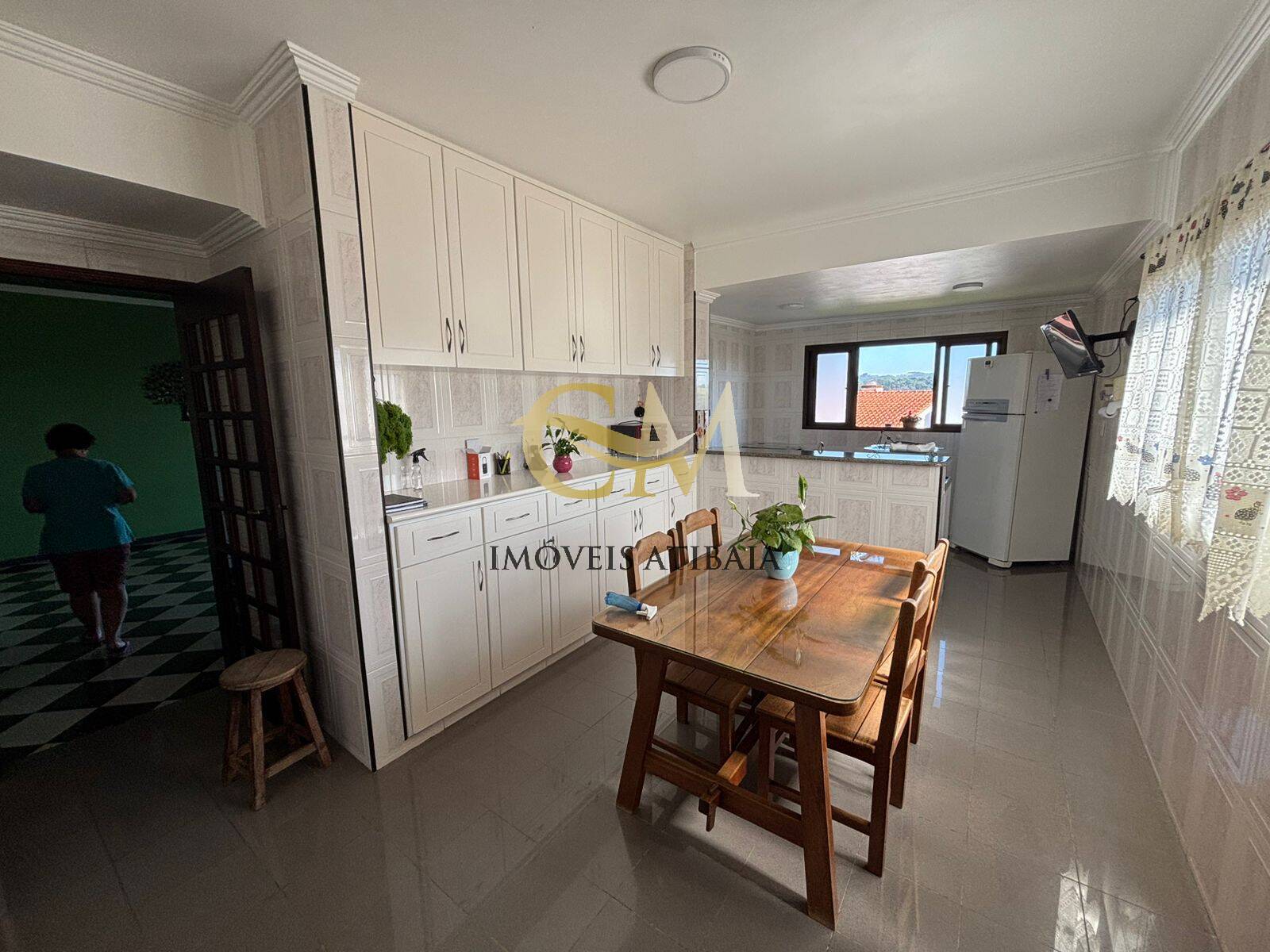 Casa para alugar com 5 quartos, 327m² - Foto 12