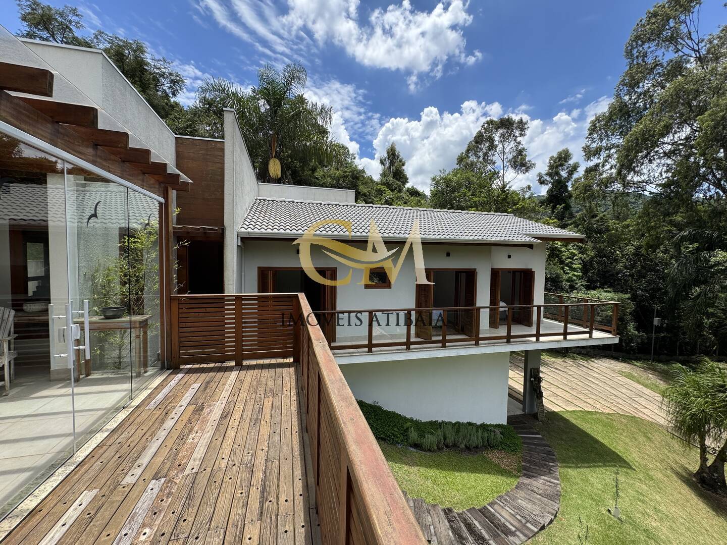 Casa de Condomínio para alugar com 3 quartos, 233m² - Foto 1