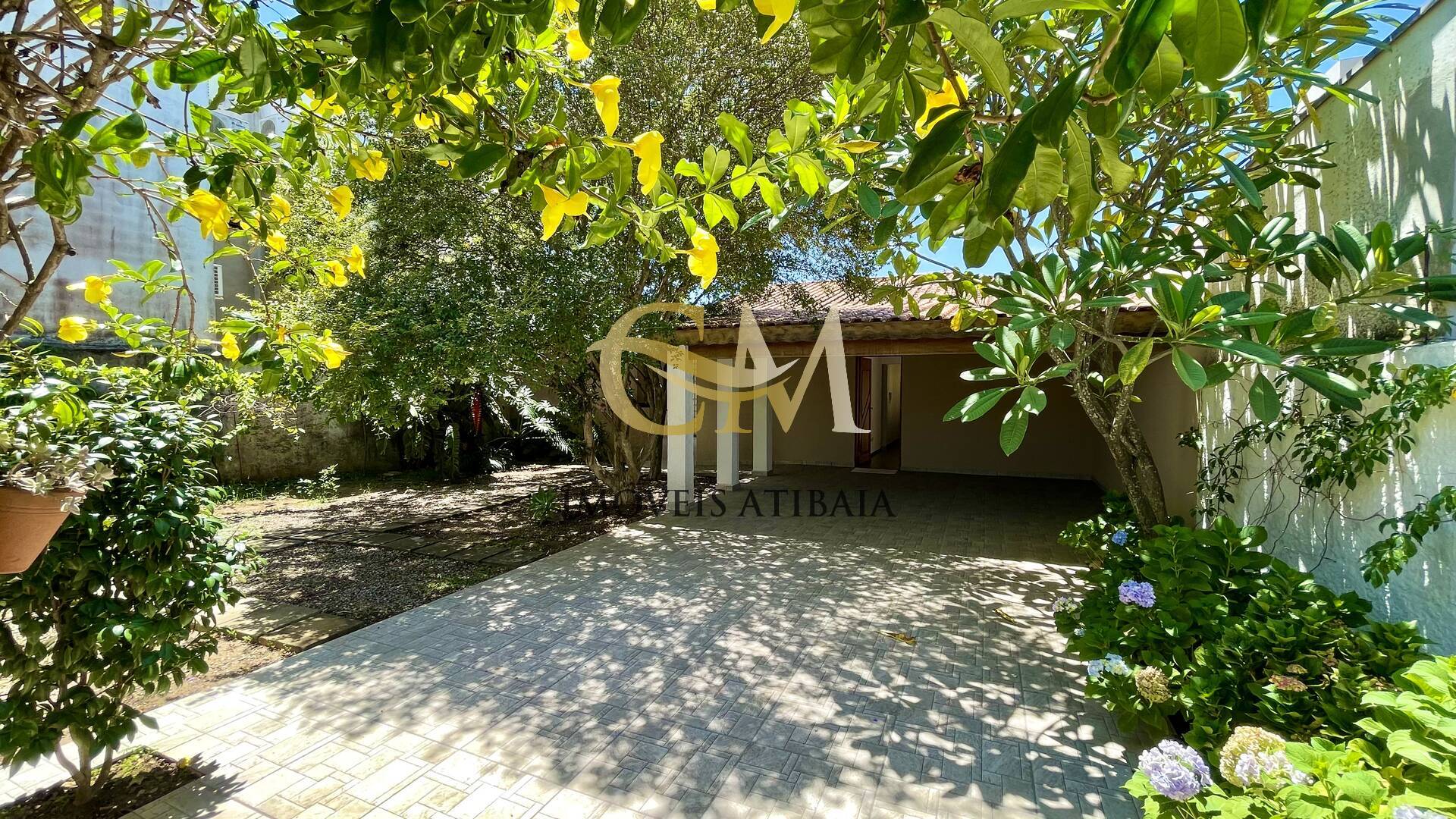 Casa à venda com 3 quartos, 172m² - Foto 1