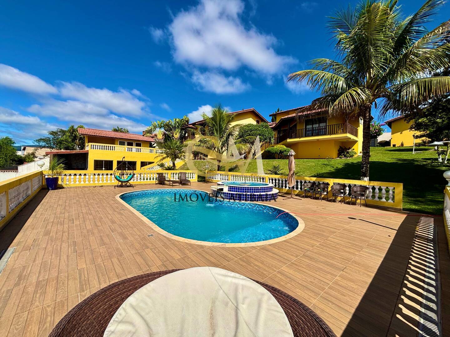 Casa à venda com 3 quartos, 500m² - Foto 1
