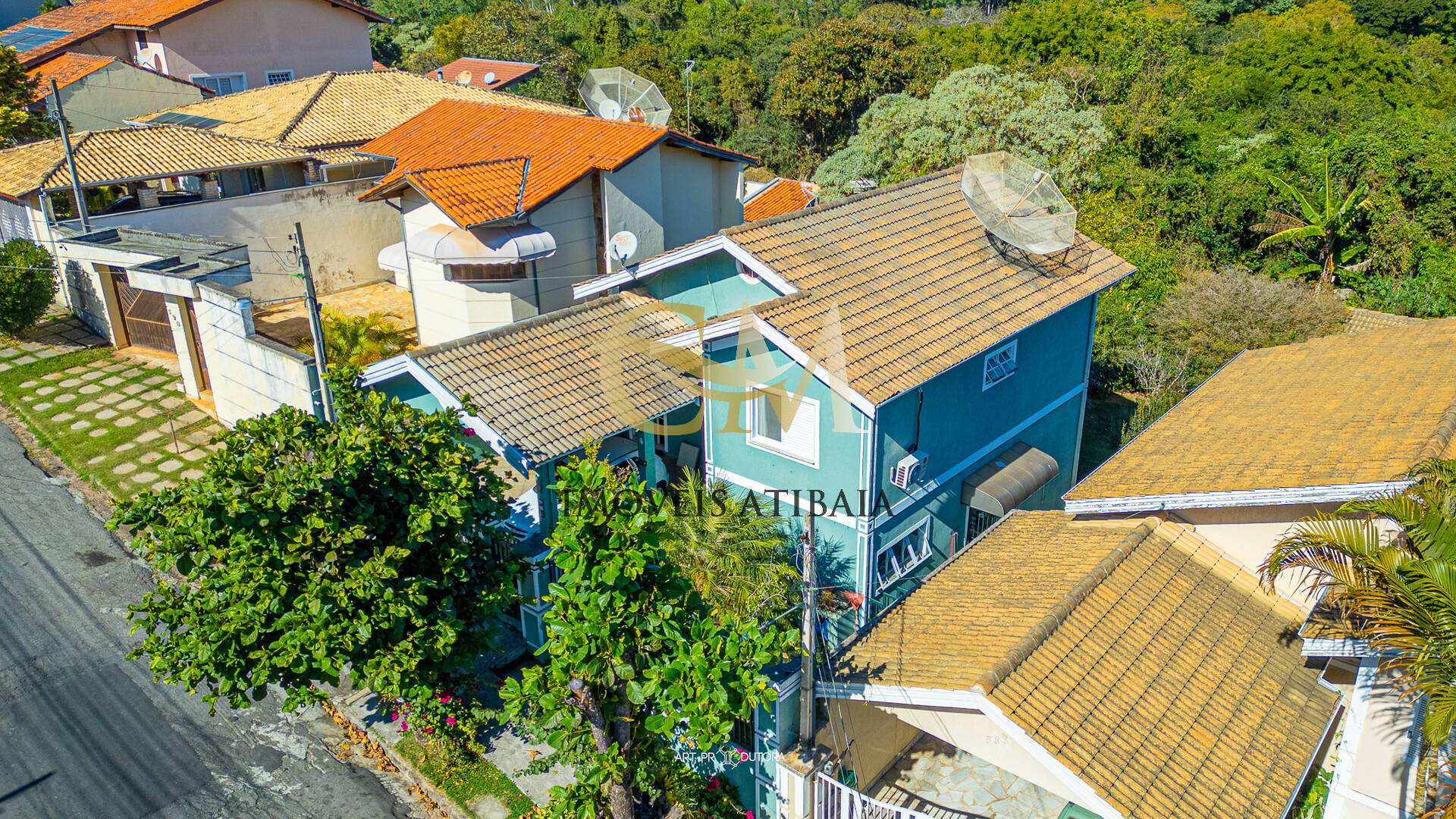 Casa à venda com 3 quartos, 360m² - Foto 1