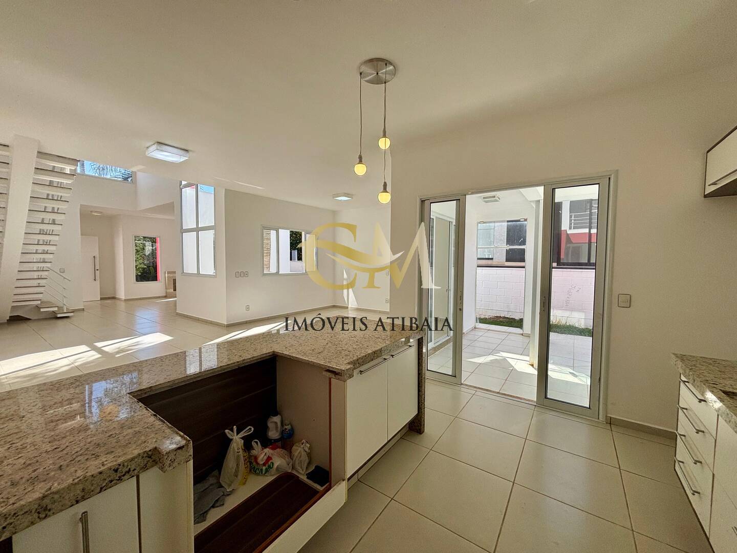 Casa para alugar com 3 quartos, 600m² - Foto 47