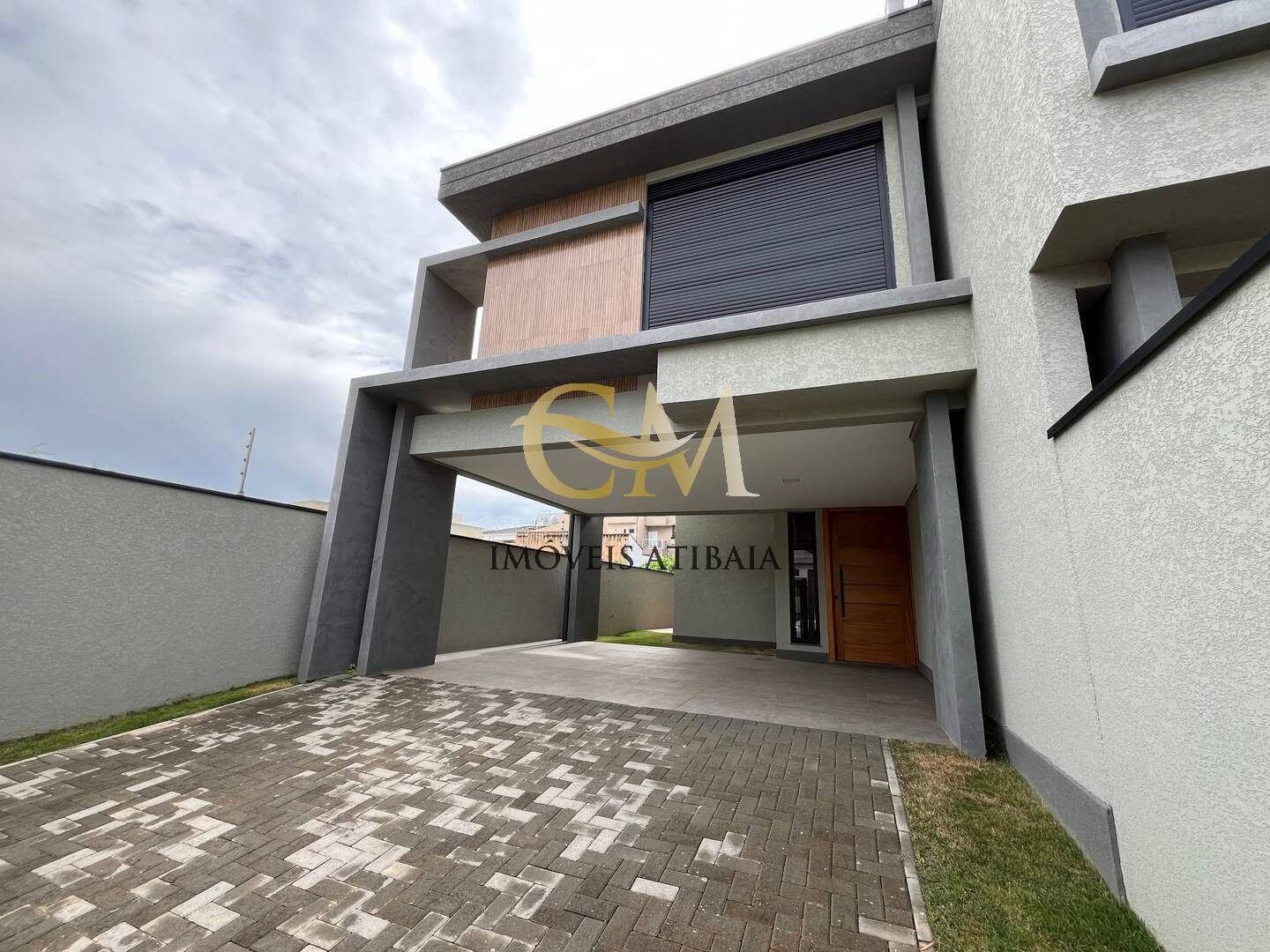 Casa à venda com 3 quartos, 250m² - Foto 1