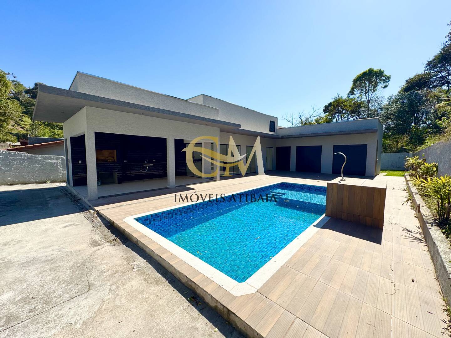 Casa à venda com 3 quartos, 500m² - Foto 1