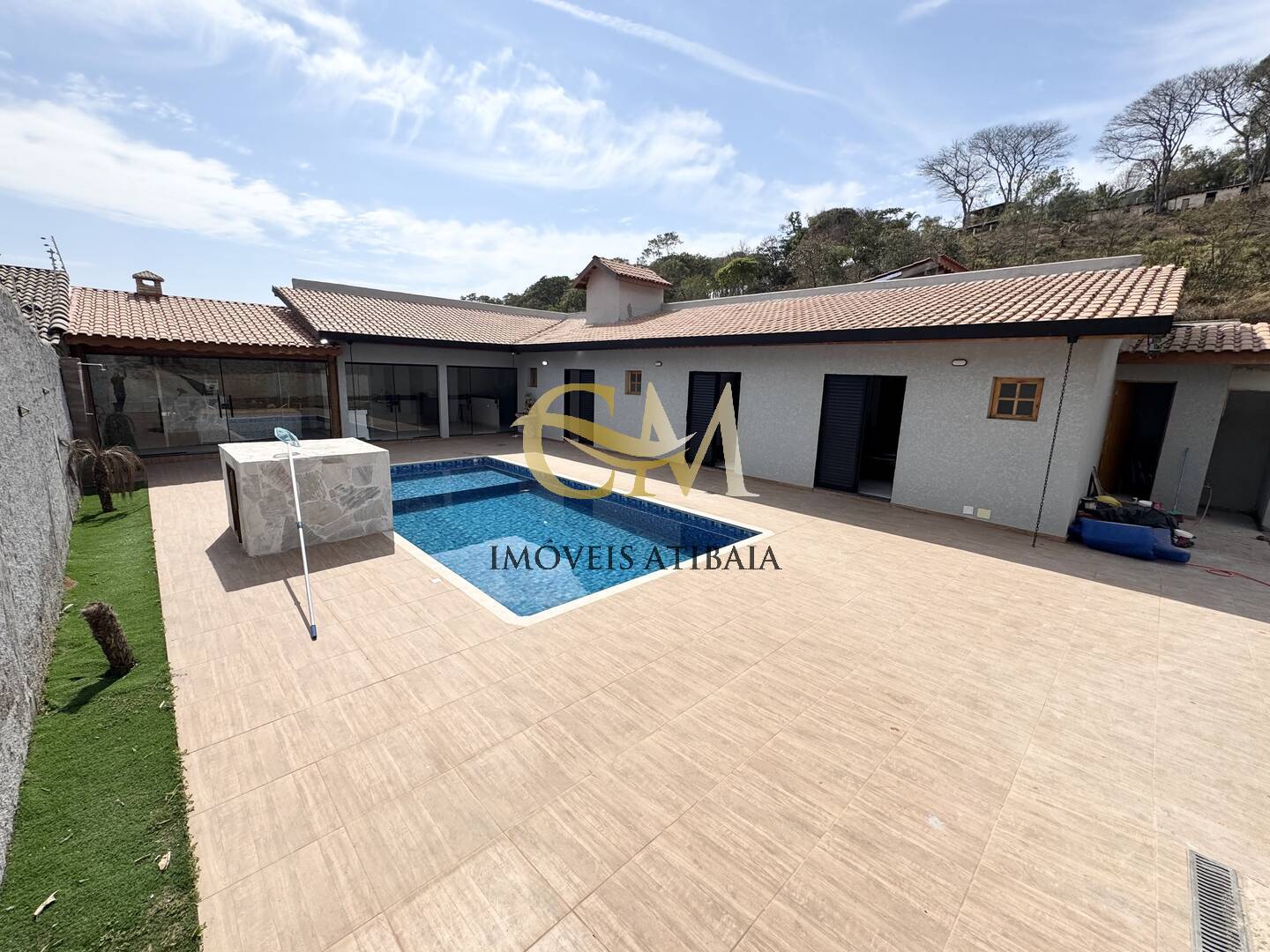 Casa à venda com 3 quartos, 500m² - Foto 1