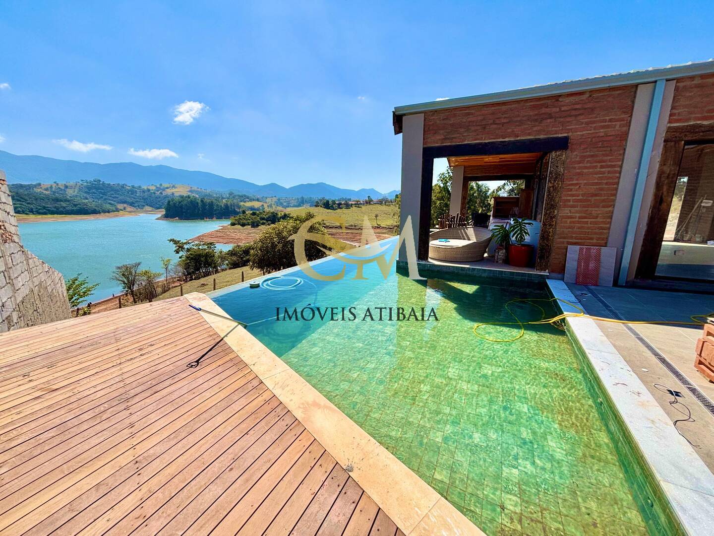 Casa de Condomínio à venda com 4 quartos, 318m² - Foto 1